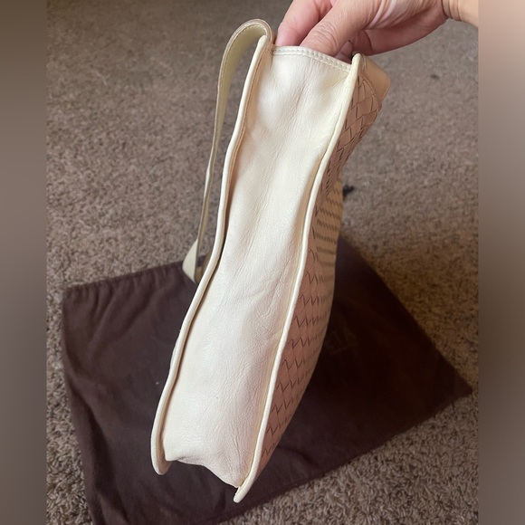 Bottega Veneta Cream Shoulder Bag - Picture 5 of 17